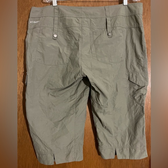 Columbia khaki cargo capris - Picture 10 of 11